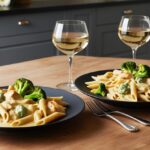 sos serowy z kurczakiem i brokułami